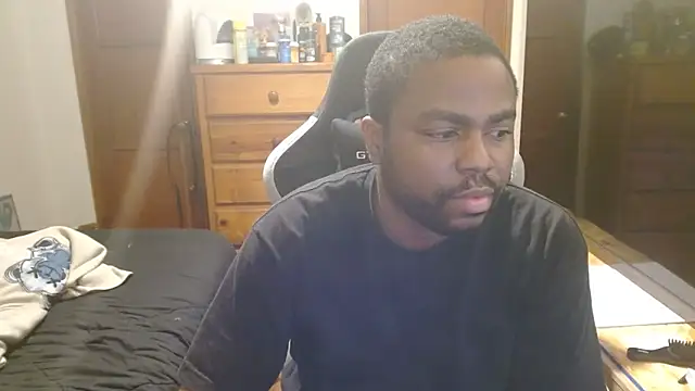 Snapshot of Breadwinnah chatting on 23, 12, 2025 Breadwinnah online show from 23, 12, 2025