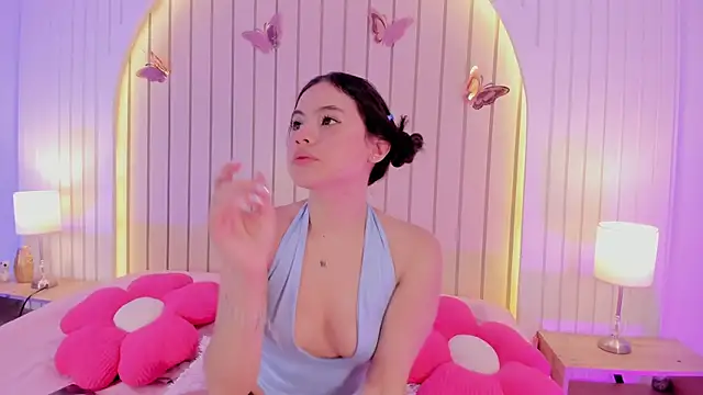 Snapshot of ameliiaa_smith chatting on 24, 10, 2025 ameliiaa smith online show from 24, 10, 2025