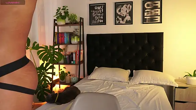 Snapshot of ErosWild_ chatting on 10, 9, 2025 ErosWild online show from 10, 9, 2025