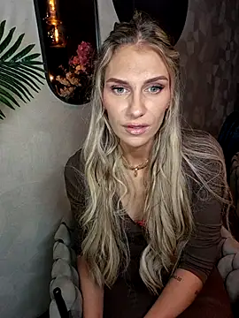 Snapshot of Melody1600 chatting on 4, 10, 2025 Melody1600 online show from 4, 10, 2025