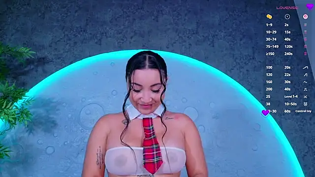 Snapshot of ReinaChloe chatting on 24, 6, 2026 ReinaChloe online show from 24, 6, 2026