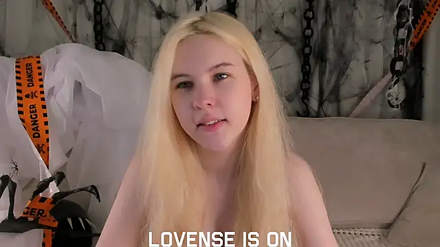 ElizSpieth online show from 4, 11, 2025