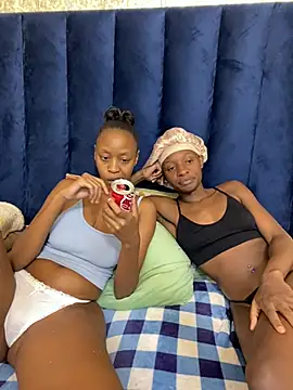 LonelyQueenxx25 online show from 11, 3, 2026