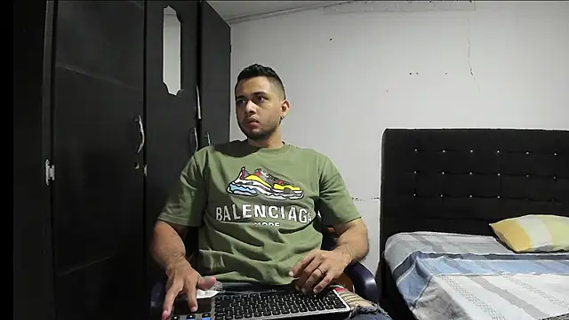 Snapshot of Ryan_xc1 chatting on 24, 11, 2025 Ryan xc1 online show from 24, 11, 2025