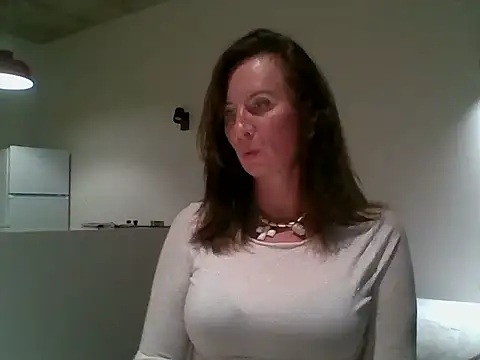 Snapshot of ALICAINWONDERLAND chatting on 5, 10, 2025 ALICAINWONDERLAND online show from 5, 10, 2025