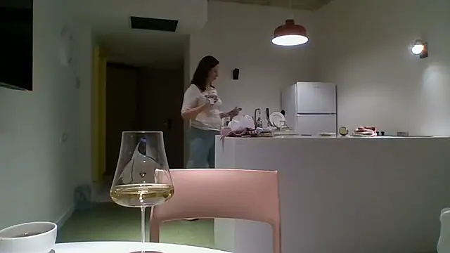 Snapshot of ALICAINWONDERLAND chatting on 17, 10, 2025 ALICAINWONDERLAND online show from 17, 10, 2025