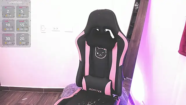 samiacooper25 online show from 10, 9, 2025