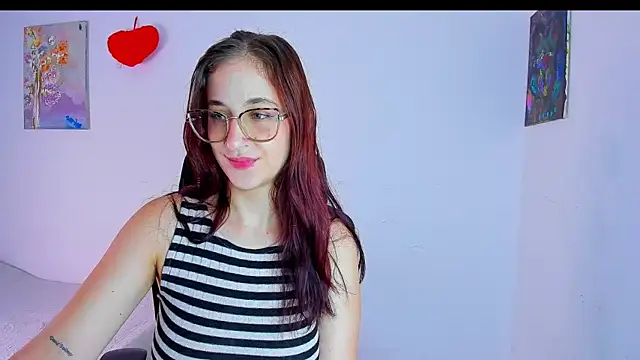 Snapshot of Laura_Ivy chatting on 25, 6, 2026 Laura Ivy online show from 25, 6, 2026