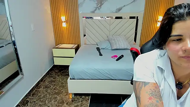 KAROLLJONES1 online show from 7, 4, 2026