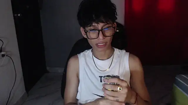 Snapshot of sung_yol chatting on 3, 10, 2025 sung yol online show from 3, 10, 2025