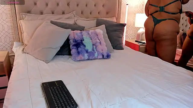 BellaNixs online show from 7, 11, 2025