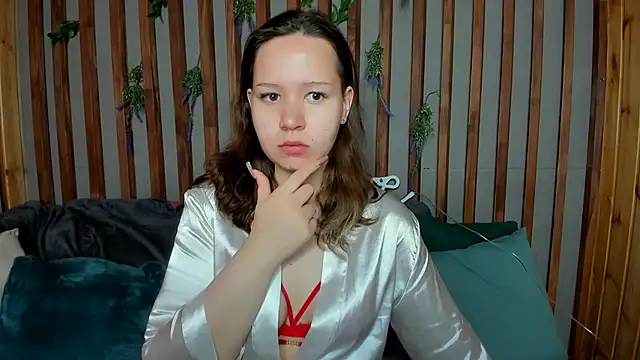 Laura Ellinss online show from 13, 9, 2025