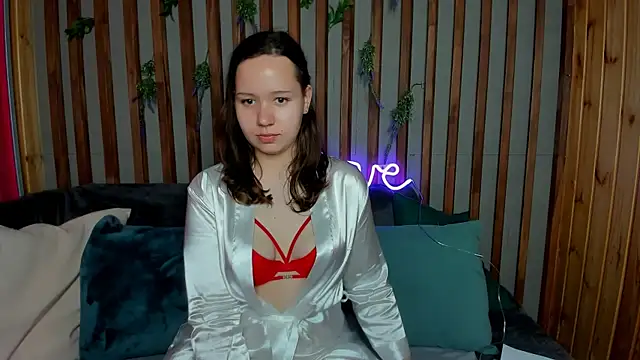 Laura Ellinss online show from 22, 9, 2025