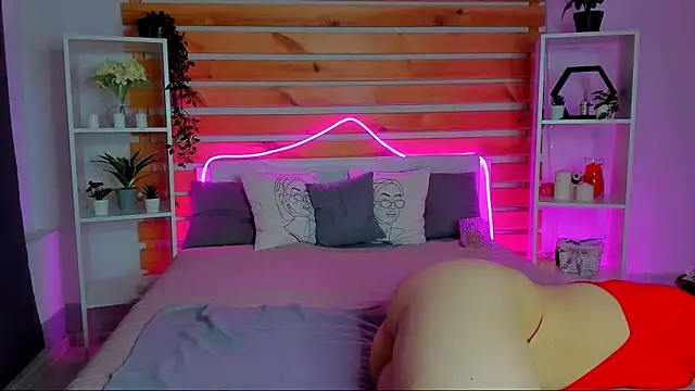 Laura Ellinss online show from 16, 10, 2025