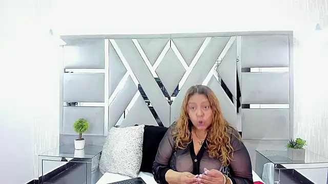 MonzerratBoyer online show from 18, 3, 2026