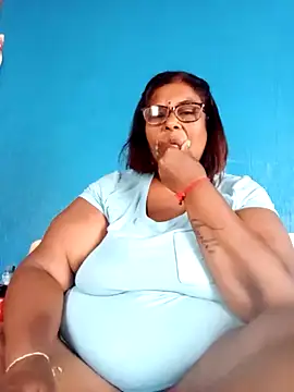 Snapshot of mileesha chatting on 10, 2, 2025 mileesha online show from 10, 2, 2025