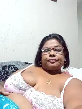 Snapshot of mileesha chatting on 13, 12, 2025 mileesha online show from 13, 12, 2025