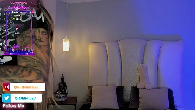 MiaVillalobos online show from 23, 10, 2025