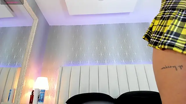 Mia-Medina online show from 2, 4, 2026