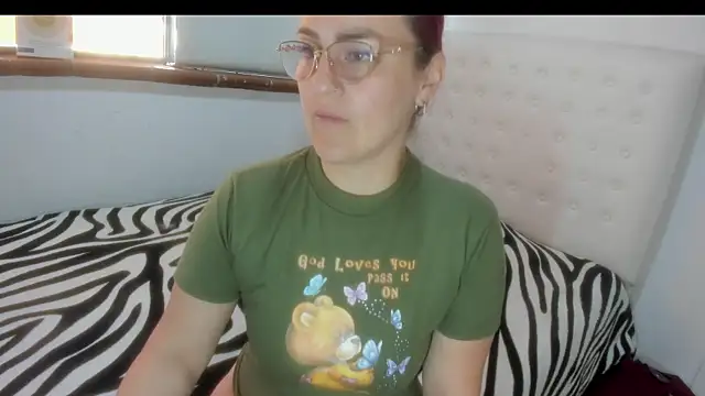 Roxannelorence  online show from 29, 10, 2025