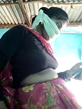 Snapshot of Hot-qwer chatting on 23, 12, 2025 Hot-qwer online show from 23, 12, 2025