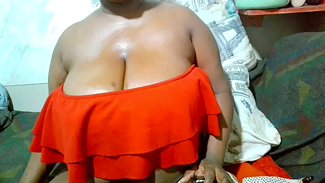 Snapshot of bustydivaxx21 chatting on 3, 11, 2025 bustydivaxx21 online show from 3, 11, 2025