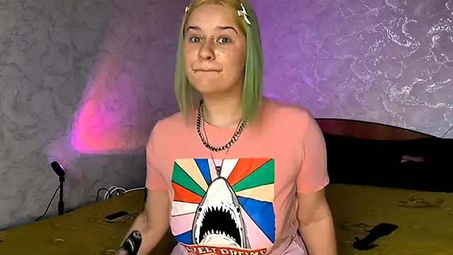 Snapshot of NeonNectar_ chatting on 7, 10, 2025 NeonNectar online show from 7, 10, 2025