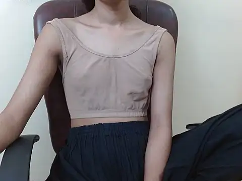 Snapshot of smallcuute chatting on 2, 10, 2025 smallcuute online show from 2, 10, 2025