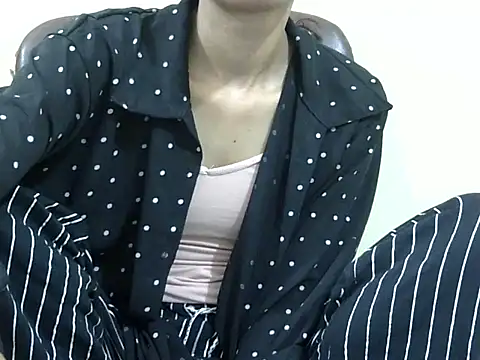 Snapshot of smallcuute chatting on 9, 11, 2025 smallcuute online show from 9, 11, 2025