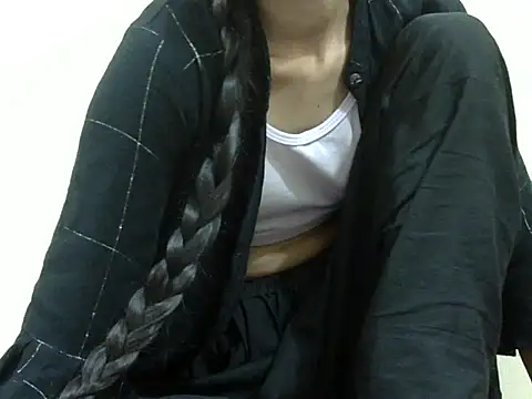 Snapshot of smallcuute chatting on 16, 11, 2025 smallcuute online show from 16, 11, 2025