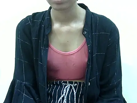 Snapshot of smallcuute chatting on 23, 11, 2025 smallcuute online show from 23, 11, 2025