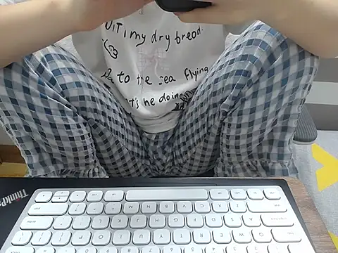 Snapshot of Lamoon_2k chatting on 28, 10, 2025 Lamoon 2k online show from 28, 10, 2025