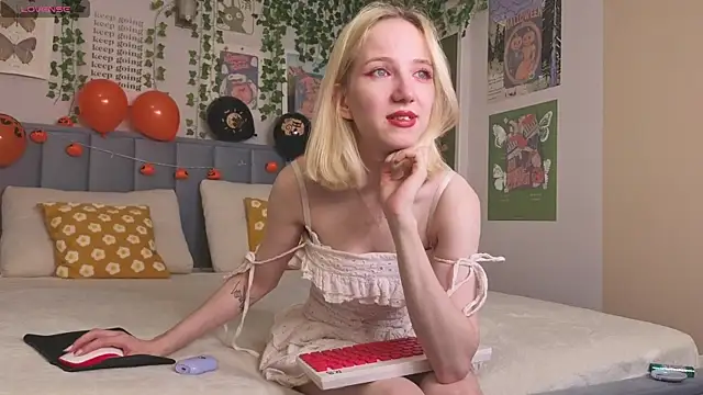 EmmaNovak online show from 26, 10, 2025