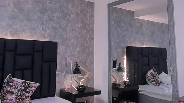 Snapshot of crystaldarliing chatting on 17, 11, 2025 crystaldarliing online show from 17, 11, 2025