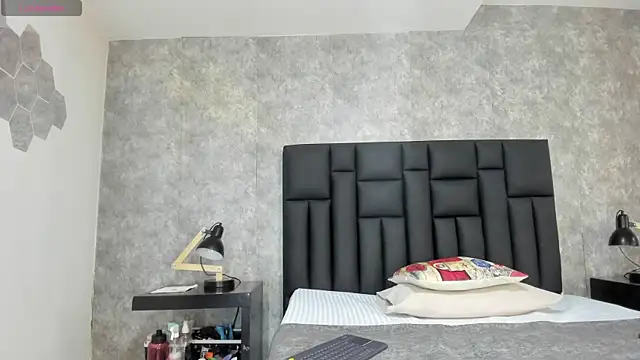 crystaldarliing online show from 6, 1, 2026