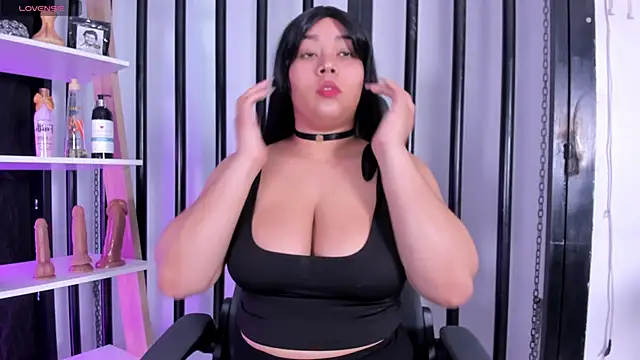 ThaliaBrooks  online show from 4, 10, 2025