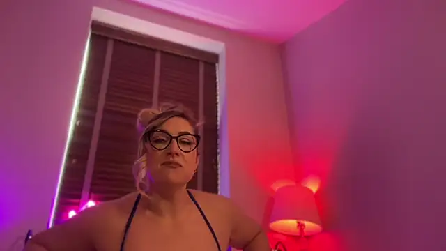 Snapshot of MistresssX chatting on 27, 5, 2026 MistresssX online show from 27, 5, 2026