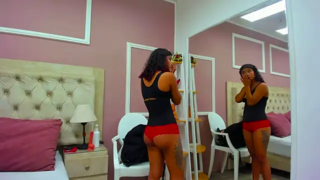 Snapshot of merlyaluna chatting on 12, 9, 2025 merlyaluna online show from 12, 9, 2025