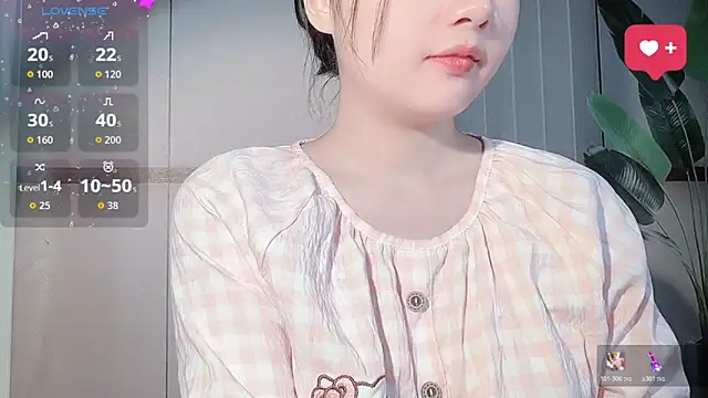 Snapshot of LINNIE05 chatting on 29, 11, 2025 LINNIE05 online show from 29, 11, 2025