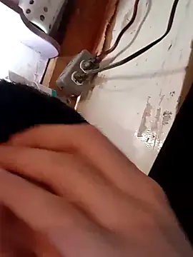 LUISSLEONN0958 online show from 16, 9, 2025