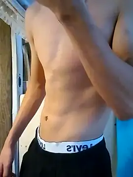 LUISSLEONN0958 online show from 27, 9, 2025