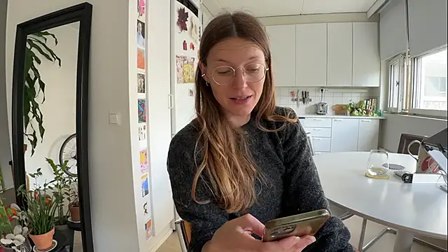 Scorpion Peach online show from 17, 9, 2025