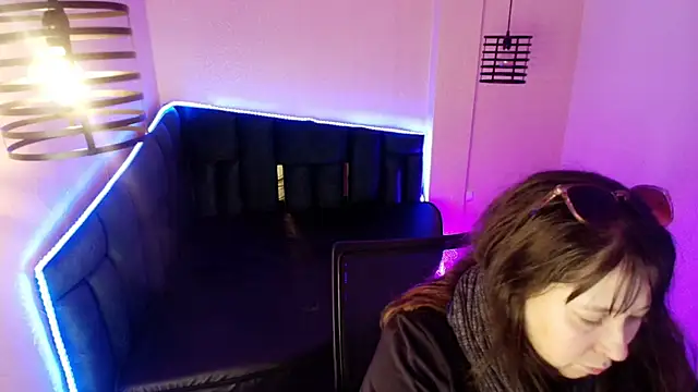  Emily rosee  online show from 2, 12, 2025