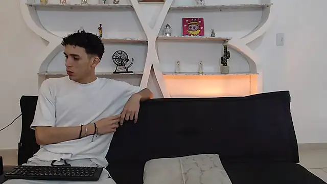 THREE GUYS HOT online show from 28, 11, 2025