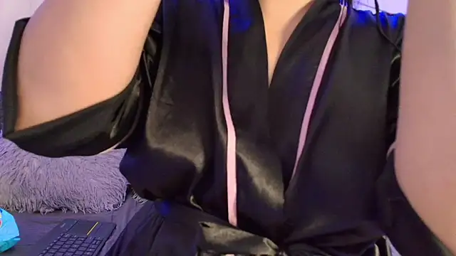 Snapshot of LilyRousee chatting on 7, 6, 2026 LilyRousee online show from 7, 6, 2026