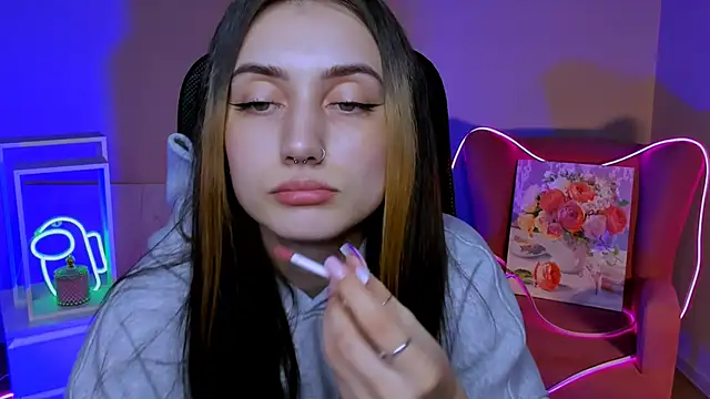 Snapshot of olivianorton chatting on 12, 11, 2025 olivianorton online show from 12, 11, 2025