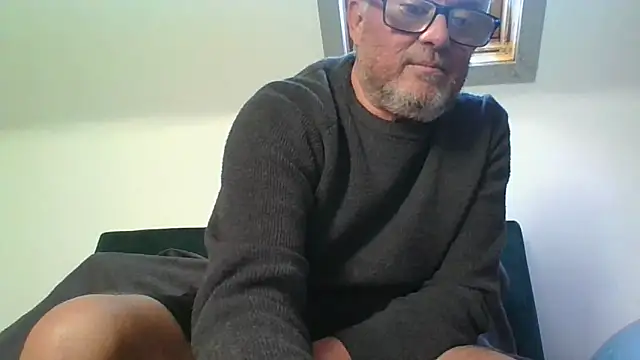 Snapshot of naughtygrandad1 chatting on 30, 4, 2026 naughtygrandad1 online show from 30, 4, 2026