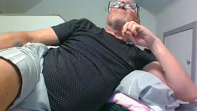 Snapshot of naughtygrandad1 chatting on 9, 5, 2026 naughtygrandad1 online show from 9, 5, 2026