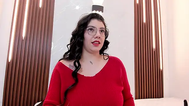 Snapshot of CarolinaMejia chatting on 5, 12, 2025 CarolinaMejia online show from 5, 12, 2025