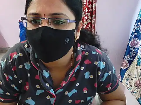 Snapshot of jannu6482 chatting on 8, 11, 2025 jannu6482 online show from 8, 11, 2025